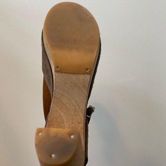 Suede clog platform sandals with fringe - Picture 8 of 8